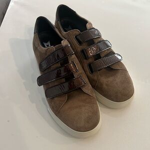 Pair of woman’s Mephisto sneakers size 8 
Never worn.
No original box or tags